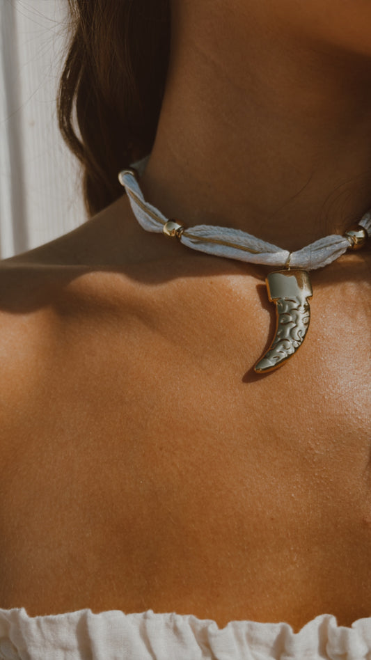 Collier CORNE